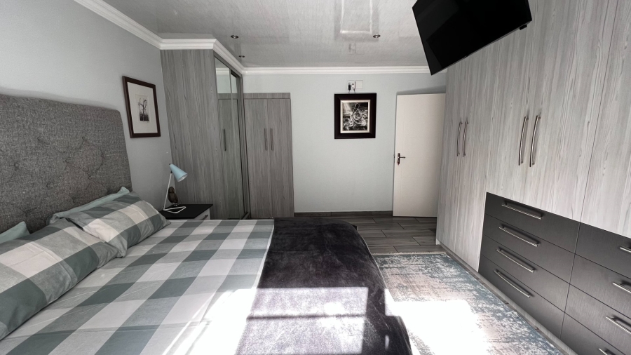 4 Bedroom Property for Sale in Langenhovenpark Free State